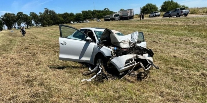 El autom&oacute;vil que choc&oacute; con la moto en ruta 8.