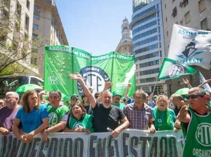 Imagen de Los gremios estatales lanzan un paro nacional para el 11 de febrero en rechazo a la reforma laboral Imagen de Los gremios estatales lanzan un paro nacional para el 11 de febrero en rechazo a la reforma laboral