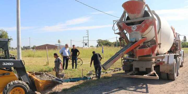 Imagen de Avanzan las obras de cord&oacute;n cuneta en el loteo municipal Mi Lote