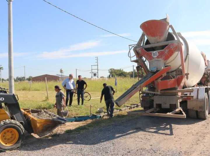 Imagen de Avanzan las obras de cord&oacute;n cuneta en el loteo municipal Mi Lote