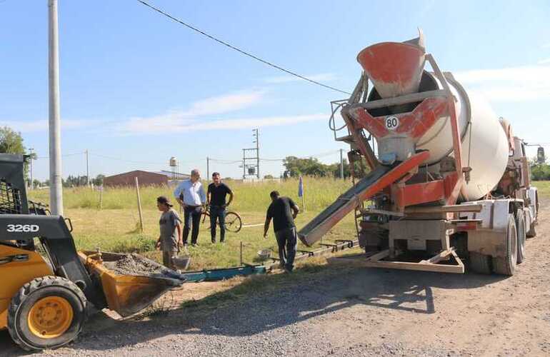 Imagen de Avanzan las obras de cord&oacute;n cuneta en el loteo municipal Mi Lote