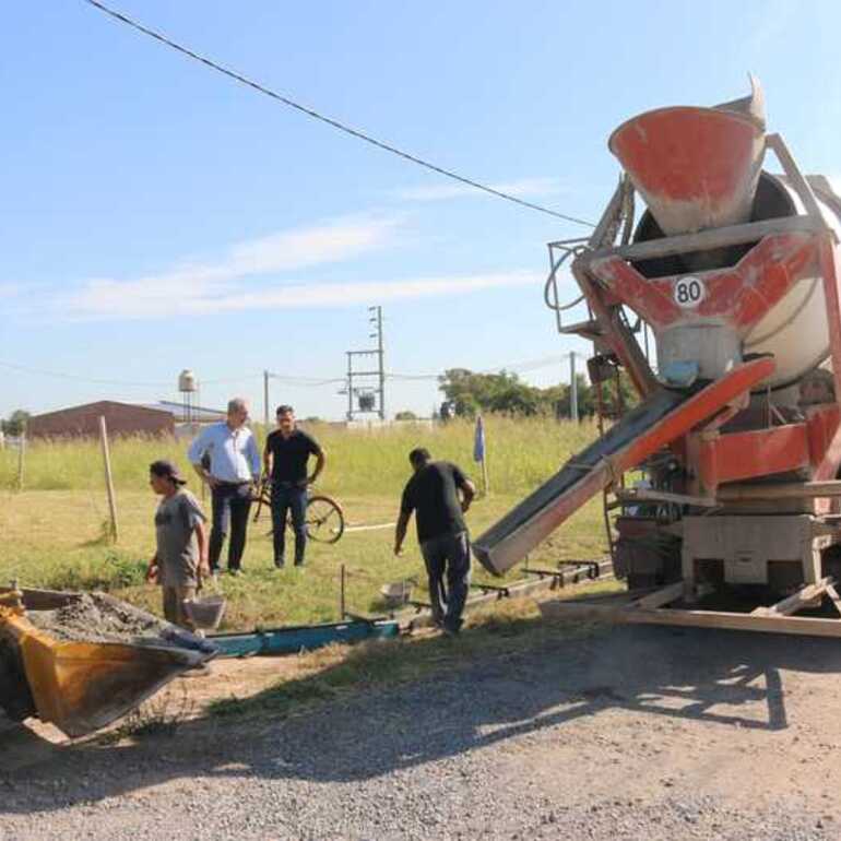 Imagen de Avanzan las obras de cord&oacute;n cuneta en el loteo municipal Mi Lote