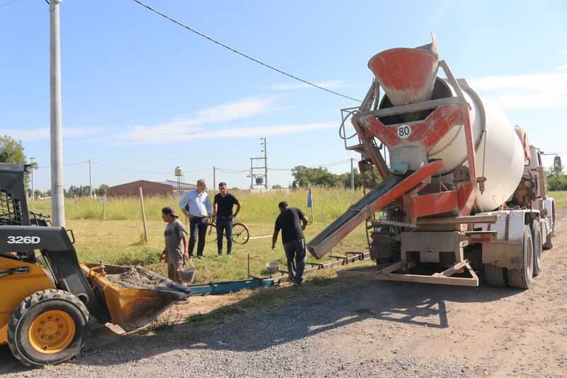 Imagen de Avanzan las obras de cord&oacute;n cuneta en el loteo municipal Mi Lote