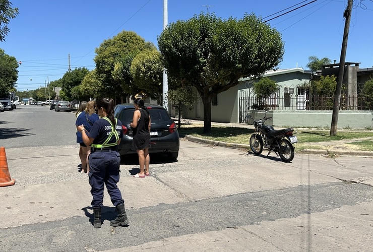 Imagen de Accidente de tr&aacute;nsito entre un auto y una moto en Ju&aacute;rez Celman y Sargento Cabral