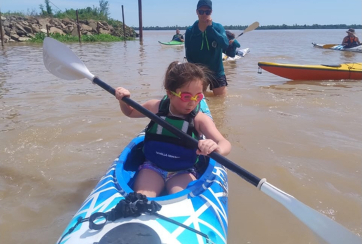 Imagen de Expedici&oacute;n Rowing: clase de Canotaje para los chicos de la colonia