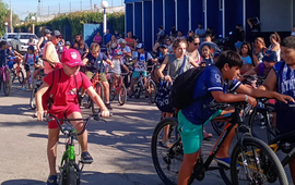Imagen de Bicicleteada de la Colonia de Athletic y visita al Rowing Club