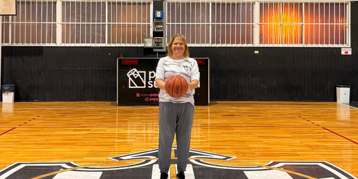 Imagen de Uni&oacute;n present&oacute; a Claudia Velizan, como nueva entrenadora de b&aacute;squet femenino
