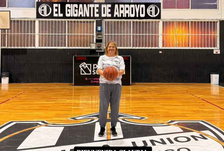 Imagen de Uni&oacute;n present&oacute; a Claudia Velizan, como nueva entrenadora de b&aacute;squet femenino