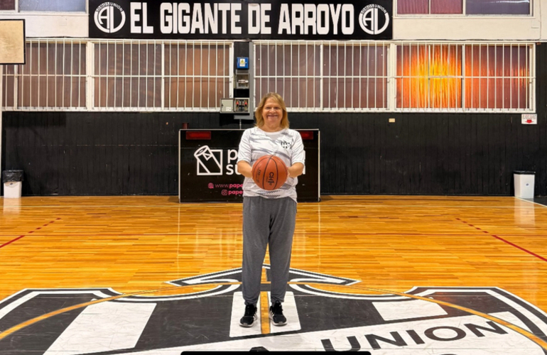 Imagen de Uni&oacute;n present&oacute; a Claudia Velizan, como nueva entrenadora de b&aacute;squet femenino