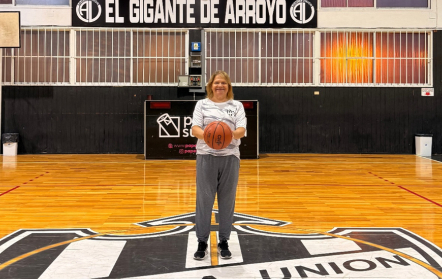 Imagen de Uni&oacute;n present&oacute; a Claudia Velizan, como nueva entrenadora de b&aacute;squet femenino