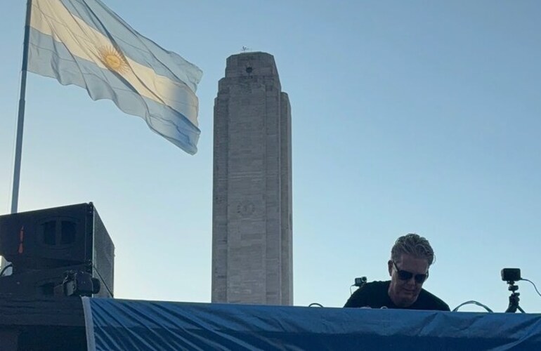 Imagen de Hist&oacute;rico: John Digweed hizo vibrar a una multitud en el Monumento a la Bandera