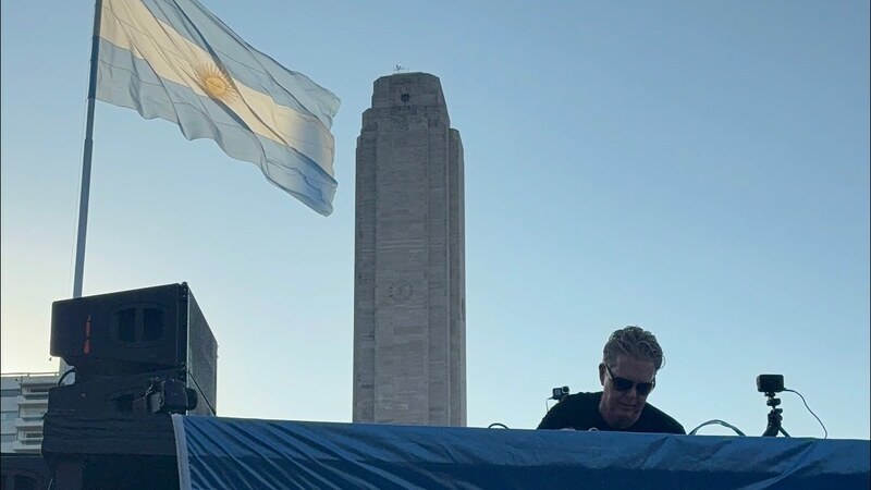 Imagen de Hist&oacute;rico: John Digweed hizo vibrar a una multitud en el Monumento a la Bandera