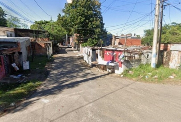 El ataque a balazos ocurri&oacute; en Segu&iacute; y 409, barrio Tablada. (Google Street View)