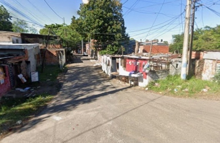 El ataque a balazos ocurri&oacute; en Segu&iacute; y 409, barrio Tablada. (Google Street View)