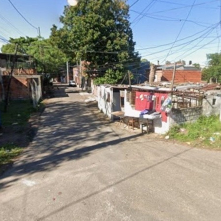 El ataque a balazos ocurri&oacute; en Segu&iacute; y 409, barrio Tablada. (Google Street View)