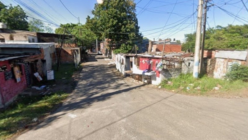 El ataque a balazos ocurri&oacute; en Segu&iacute; y 409, barrio Tablada. (Google Street View)