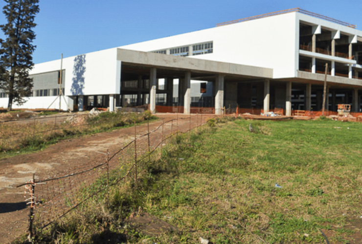 Imagen de El miércoles arranca la obra del Hospital Regional Sur, pero la activación del tercer carril a San Lorenzo deberá esperar Imagen de El miércoles arranca la obra del Hospital Regional Sur, pero la activación del tercer carril a San Lorenzo deberá esperar