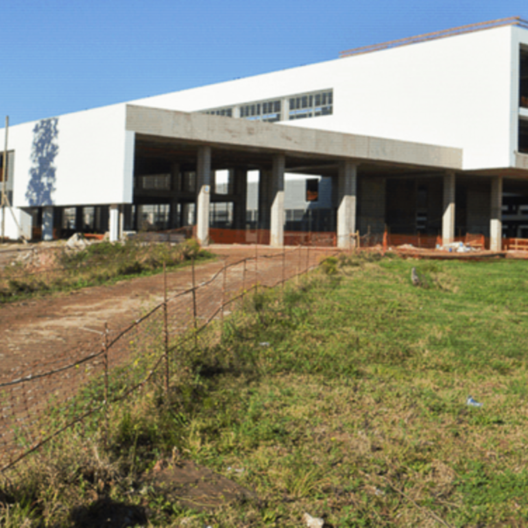 Imagen de El mi&eacute;rcoles arranca la obra del Hospital Regional Sur, pero la activaci&oacute;n del tercer carril a San Lorenzo deber&aacute; esperar