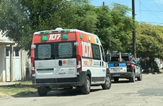 Imagen de Polic&iacute;a y el SIES asistieron a persona en estado de abandono en domicilio de calle Ju&aacute;rez Celman