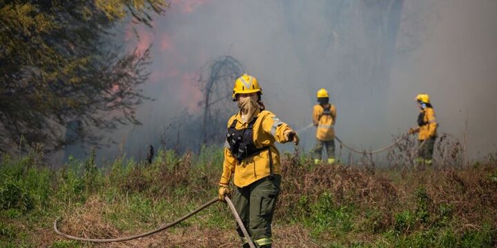Imagen de Santa Fe presente en la Patagonia: 30 brigadistas combaten los incendios forestales Imagen de Santa Fe presente en la Patagonia: 30 brigadistas combaten los incendios forestales