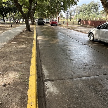 Imagen de Reclamo de un vecino porque el regador pas&oacute; por el Bv. Maiorano y no por las calles de tierra locales