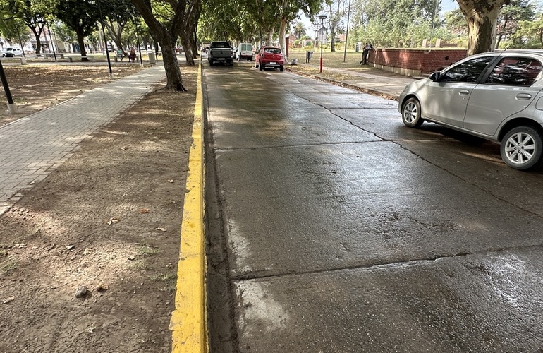 Imagen de Reclamo de un vecino porque el regador pas&oacute; por el Bv. Maiorano y no por las calles de tierra locales