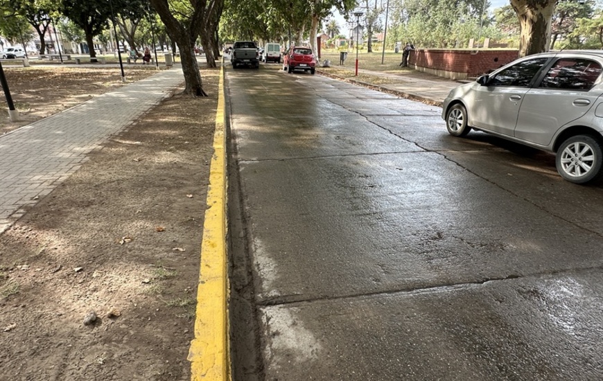 Imagen de Reclamo de un vecino porque el regador pas&oacute; por el Bv. Maiorano y no por las calles de tierra locales