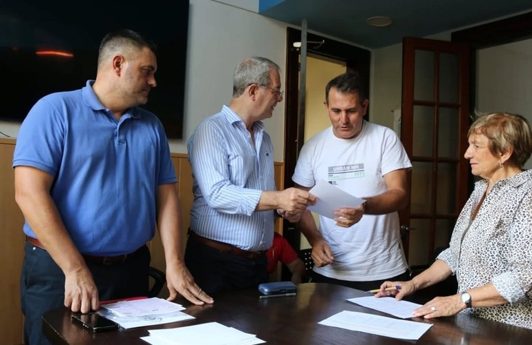 Imagen de El Gobierno Municipal entreg&oacute; 43 licencias de pesca a pescadores de la ciudad