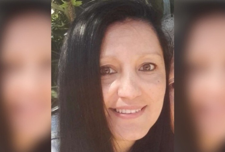 De contextura mediana, Jorgelina Ferroni tiene tatuajes en ambos tobillos, tez trigueña, ojos color marrón y pelo largo negro. De contextura mediana, Jorgelina Ferroni tiene tatuajes en ambos tobillos, tez trigueña, ojos color marrón y pelo largo negro.