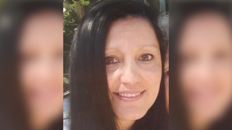 De contextura mediana, Jorgelina Ferroni tiene tatuajes en ambos tobillos, tez trigue&ntilde;a, ojos color marr&oacute;n y pelo largo negro.