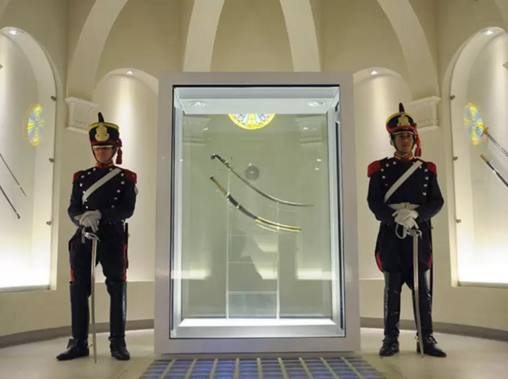 Imagen de Pol&eacute;mico traslado del sable corvo de San Mart&iacute;n a San Lorenzo: "Se deber&iacute;a usar una r&eacute;plica"