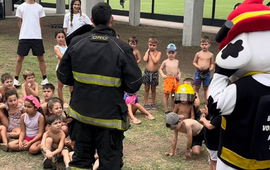 Imagen de Los Bomberos Voluntarios visitaron la Colonia de Uni&oacute;n para una jornada especial