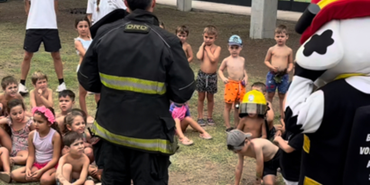 Imagen de Los Bomberos Voluntarios visitaron la Colonia de Uni&oacute;n para una jornada especial