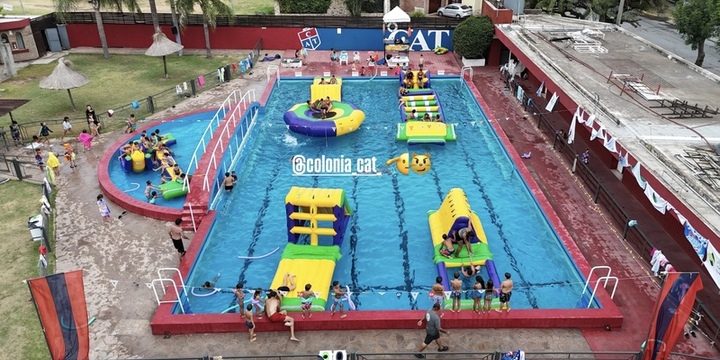 Imagen de Jornada de juegos inflables acu&aacute;ticos en la Colonia de Talleres