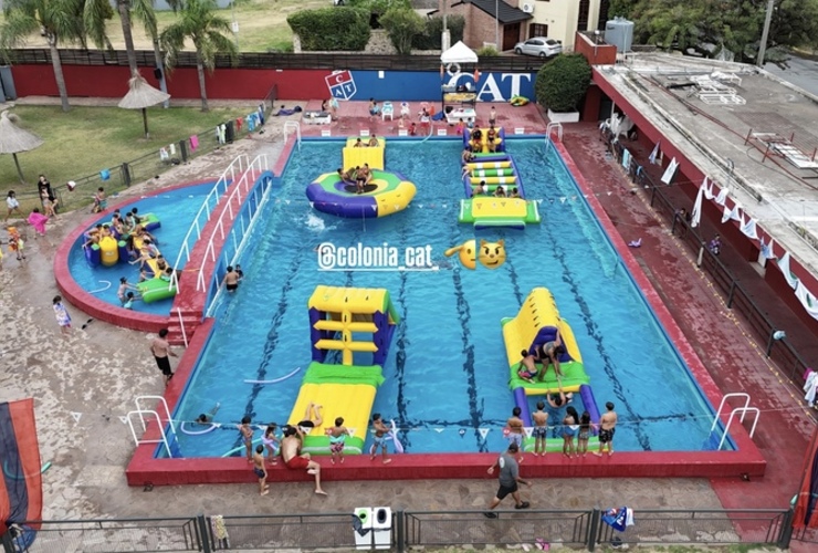 Imagen de Jornada de juegos inflables acu&aacute;ticos en la Colonia de Talleres