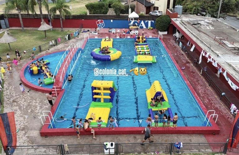 Imagen de Jornada de juegos inflables acu&aacute;ticos en la Colonia de Talleres