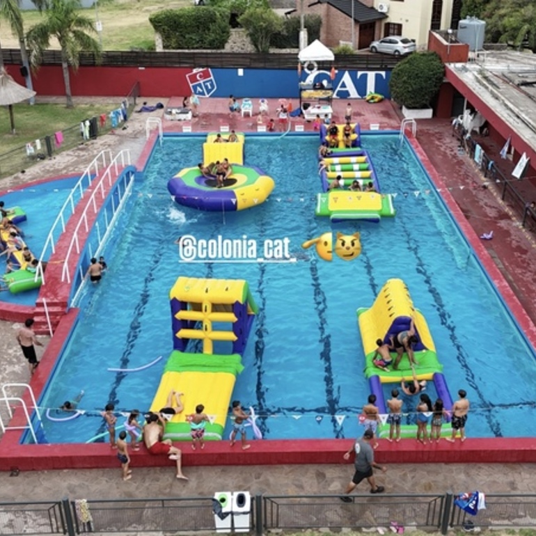 Imagen de Jornada de juegos inflables acu&aacute;ticos en la Colonia de Talleres