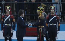 Imagen de Acto hist&oacute;rico en San Lorenzo: Milei encabez&oacute; el homenaje por el Combate y entreg&oacute; el sable corvo de San Mart&iacute;n