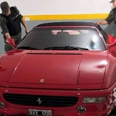 Imagen de Subastaron la Ferrari que perteneci&oacute; a Diego Maradona: estaba en manos de una poderosa banda narco