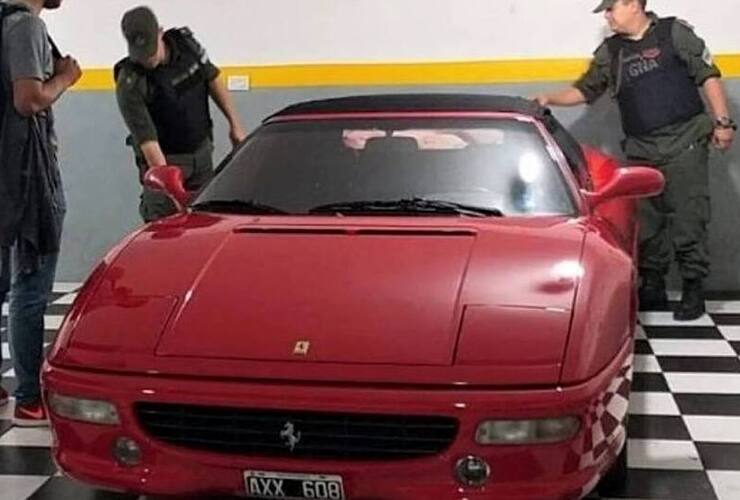 Imagen de Subastaron la Ferrari que perteneci&oacute; a Diego Maradona: estaba en manos de una poderosa banda narco