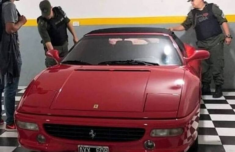 Imagen de Subastaron la Ferrari que perteneci&oacute; a Diego Maradona: estaba en manos de una poderosa banda narco