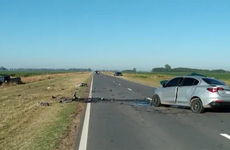 Imagen de Tragedia en la ruta 90: dos muertos tras un violento choque frontal entre Alcorta y Carreras
