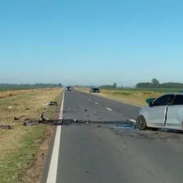 Imagen de Tragedia en la ruta 90: dos muertos tras un violento choque frontal entre Alcorta y Carreras