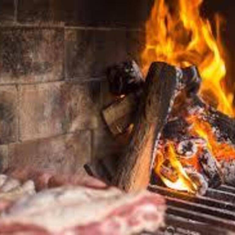 Imagen de Funes: dos hombres sufrieron graves quemaduras al intentar encender el fuego para un asado