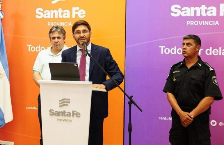 Imagen de Acuerdo en Santa Fe: Pullaro anunci&oacute; un piso salarial de $1.350.000 y se levant&oacute; la protesta policial