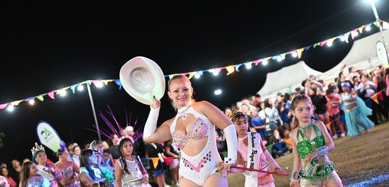 Imagen de Alvear vivi&oacute; una segunda noche de carnaval con concurrencia y una propuesta cultural diversa