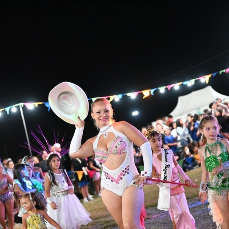 Imagen de Alvear vivi&oacute; una segunda noche de carnaval con concurrencia y una propuesta cultural diversa