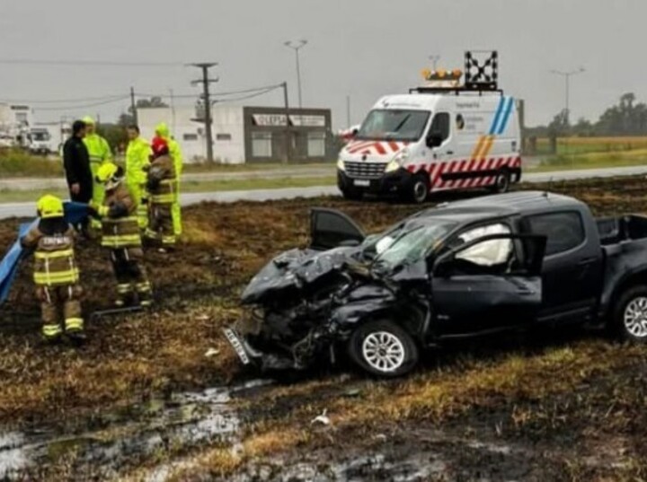 Imagen de El intendente de Alvear, Carlos Pighín, protagonizó un grave accidente en la autopista Imagen de El intendente de Alvear, Carlos Pighín, protagonizó un grave accidente en la autopista