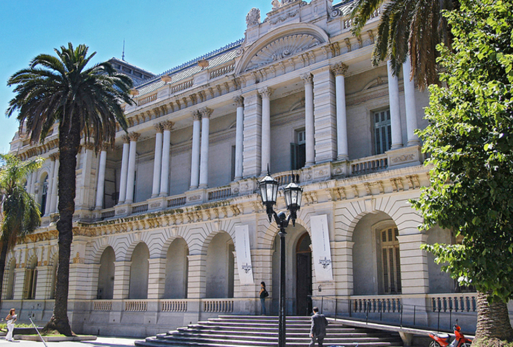 Imagen de Conmoci&oacute;n en la UNR: falleci&oacute; una joven abogada y docente de la Facultad de Derecho