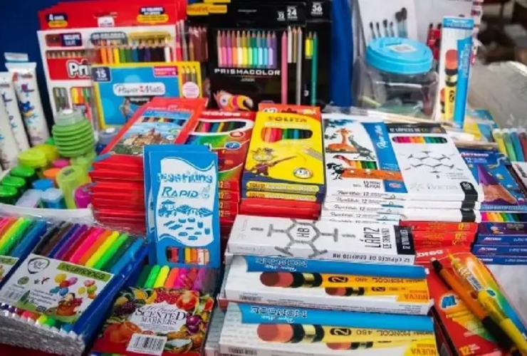 Imagen de La canasta escolar adaptada vale hasta cinco veces m&aacute;s que la com&uacute;n